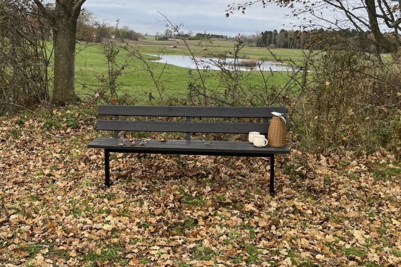 Bænk med genbrugsplanker
