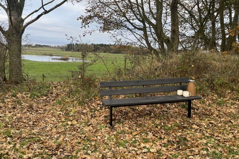 Bænk med tekstilplanker