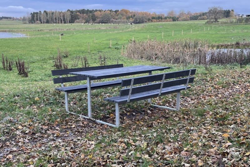 Bordbænkesæt i genanvendeligt materiale