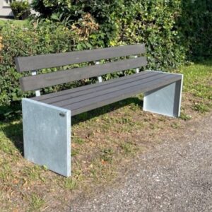 Bænk med ryglæn - vedligeholdelsesfri