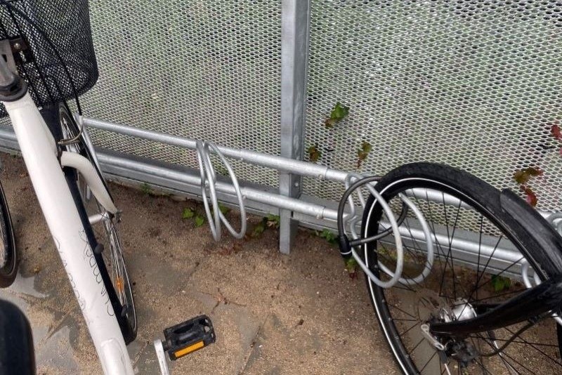 Cykelstativ i ONYX overdækning