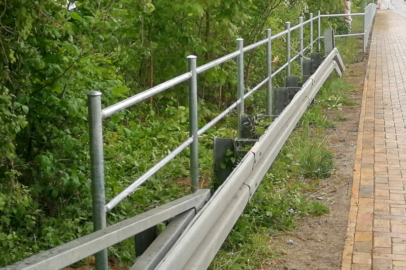 Hegn i varmgalvaniseret stål