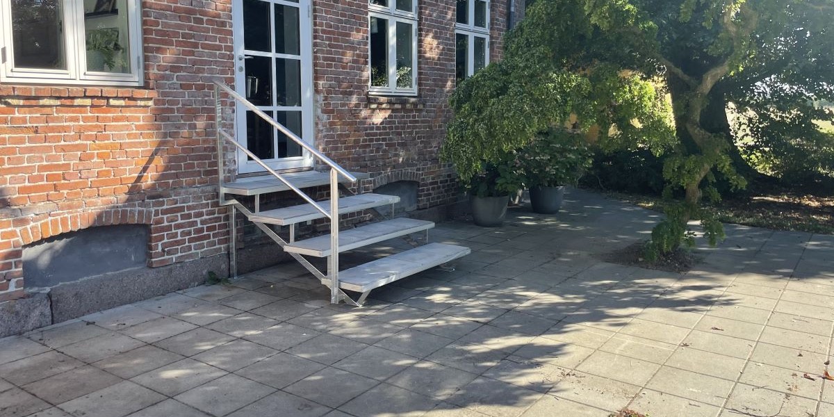 Trappe i galvaniseret stål