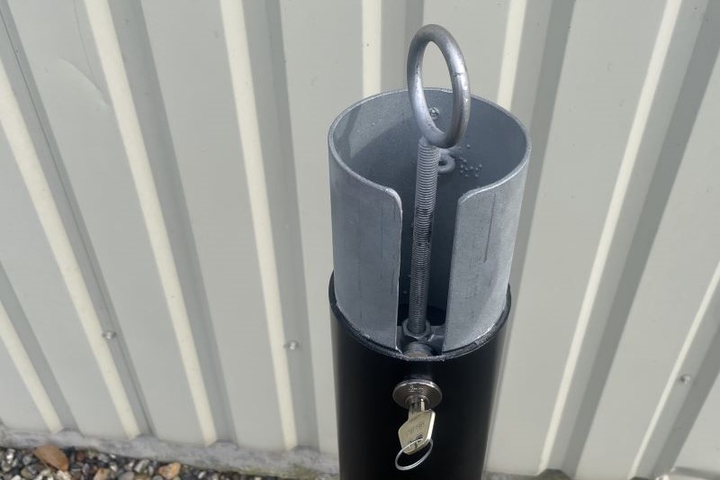 Aftagelig pullert i stål