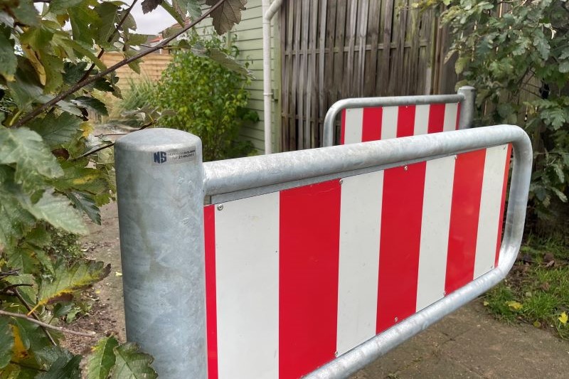 Svingbom - selvlukkende, i galvaniseret stål