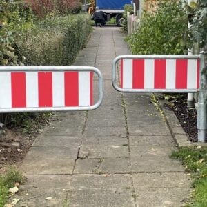 Selvlukkende svingbomme