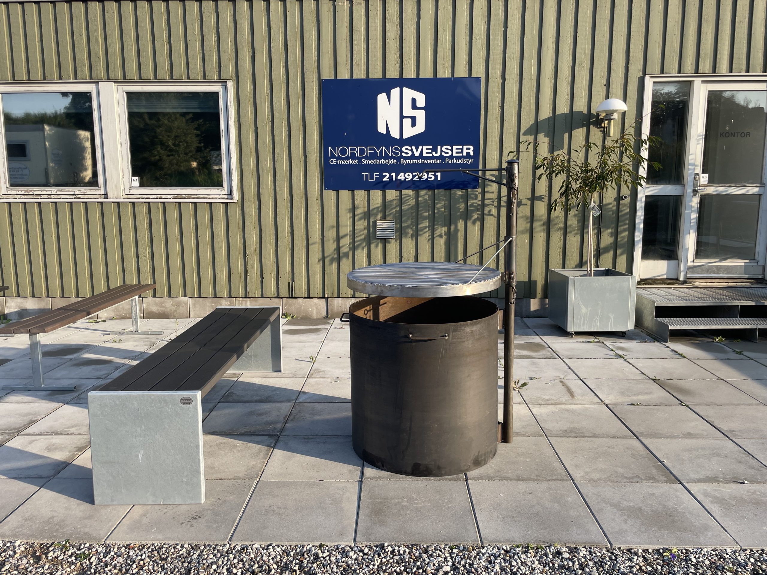 Bålsted - med svingbar rist og grydekrog