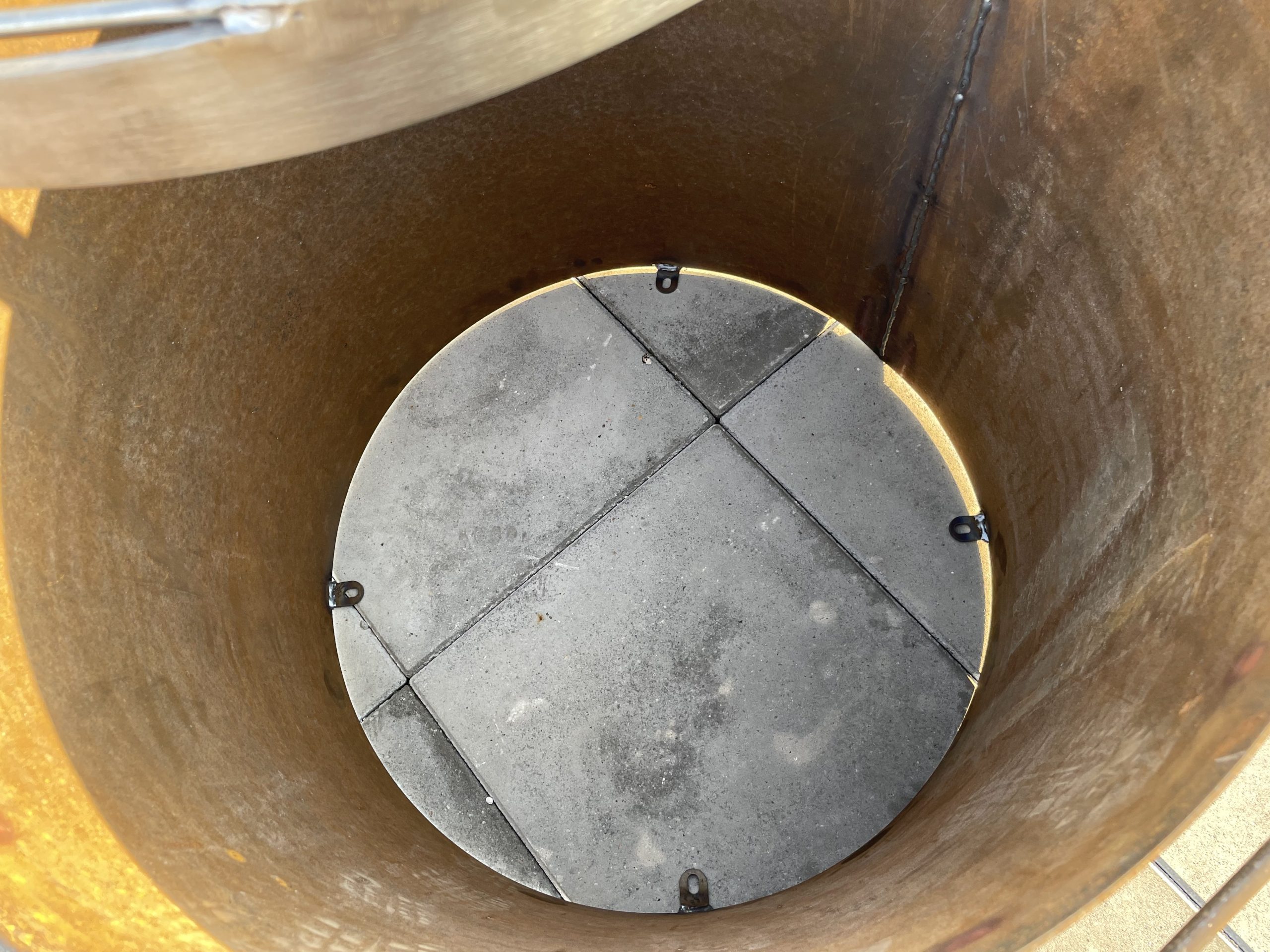 Bålsted - med svingbar rist og grydekrog