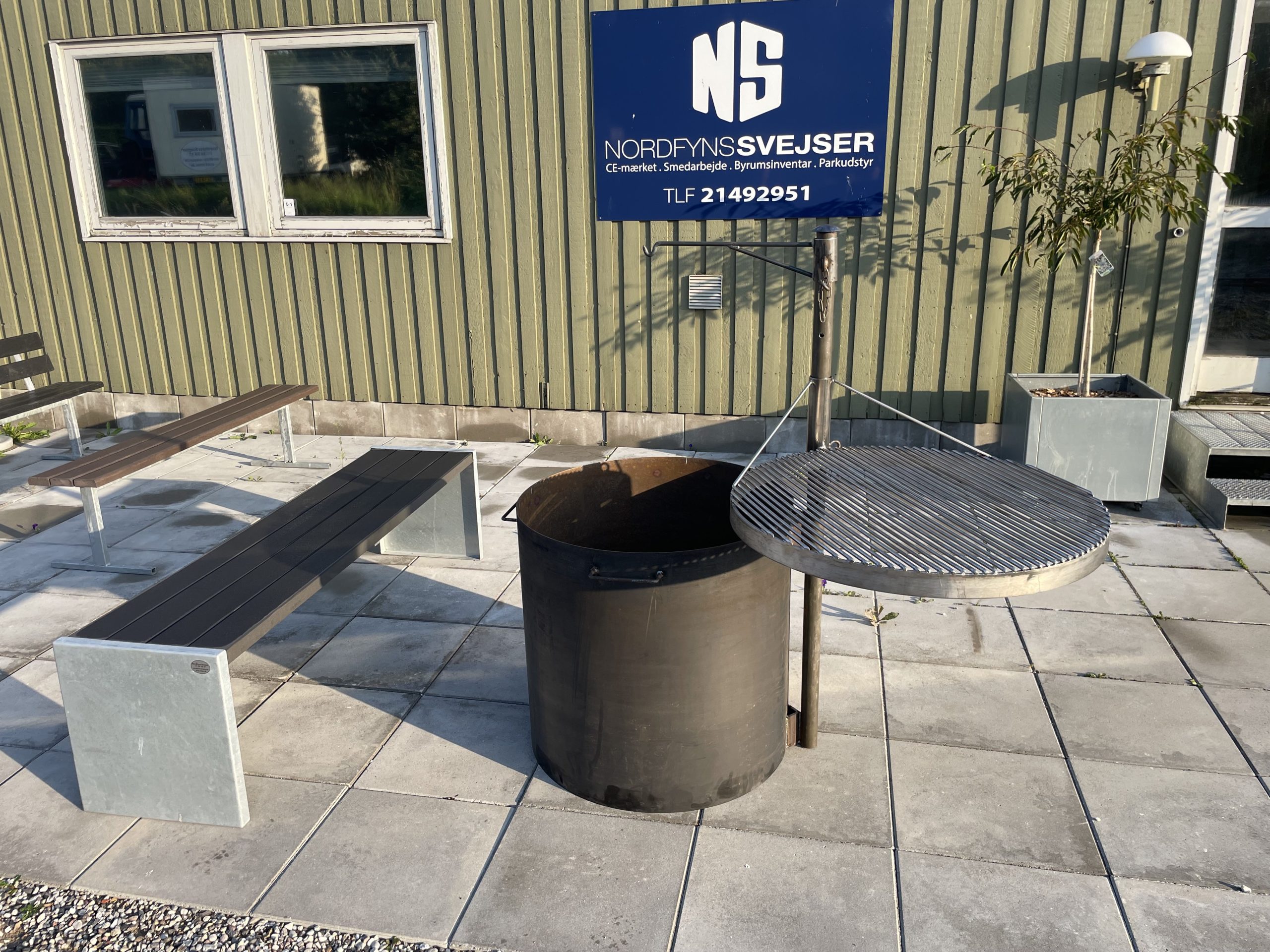 Bålsted - med svingbar rist og grydekrog